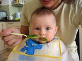 Náhled: maminka mě krmí špenátem