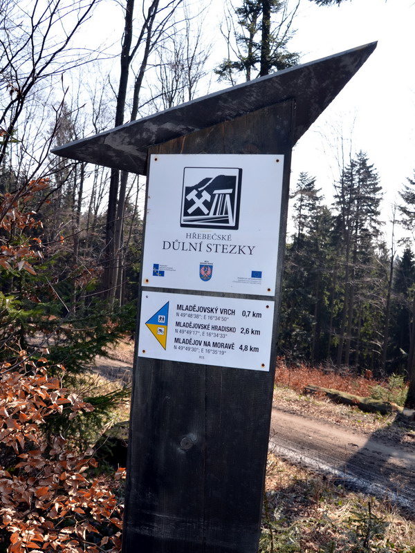 Ukazatel Hebesk dln stezky