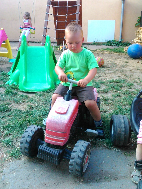 takov traktor mi poi, tatnku!